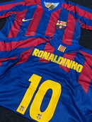 Camisa Barcelona Retro Grená (Ronaldinho) 05/06